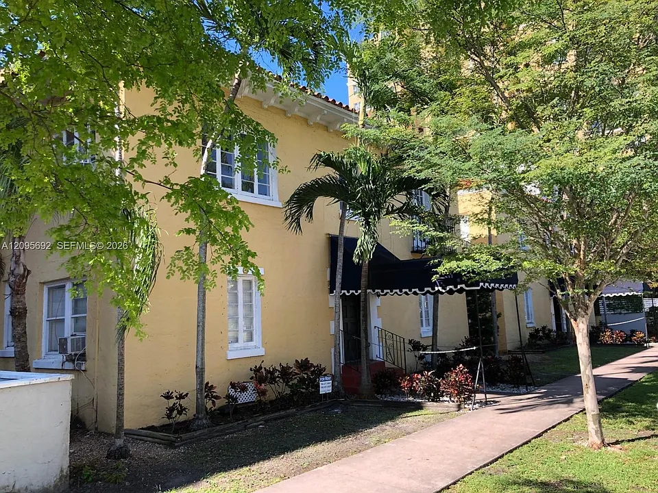 124 Mendoza Ave #8