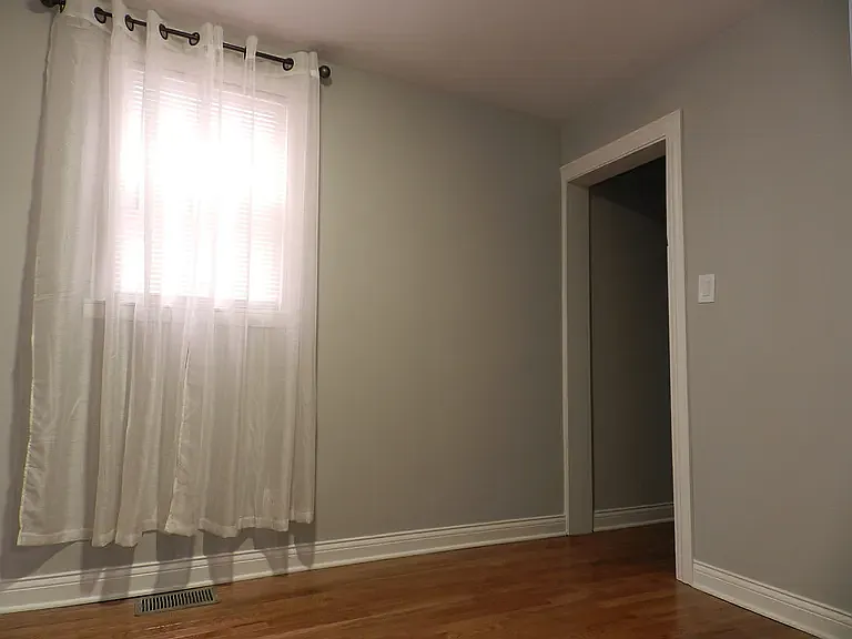 5 bed, 2.0 bath, $1,350 — Photo 3
