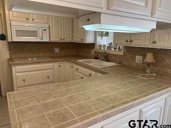 3rd image of 216 Arch Davis Rd