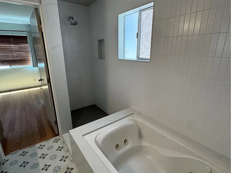 701 Loma Dr — Photo 26
