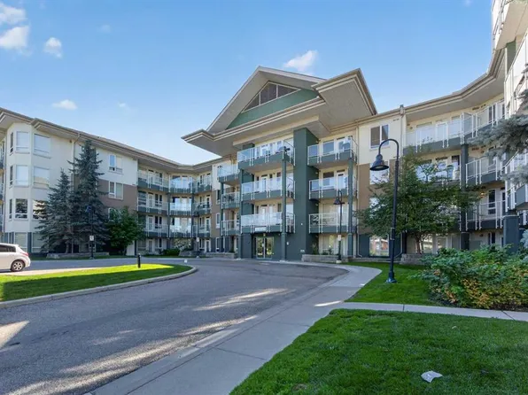 3111 E 34th Ave NW #203, Calgary, AB T2L 0Y2