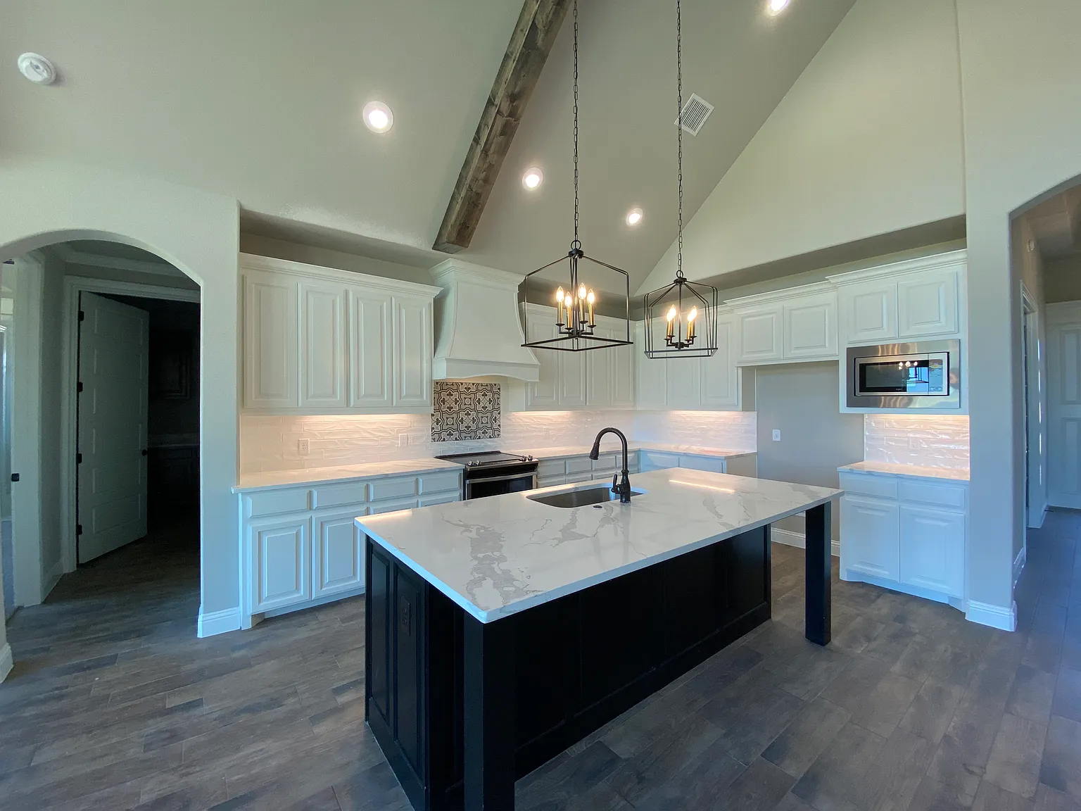 4 bed, 2832 sqft, $3,200 — Photo 2