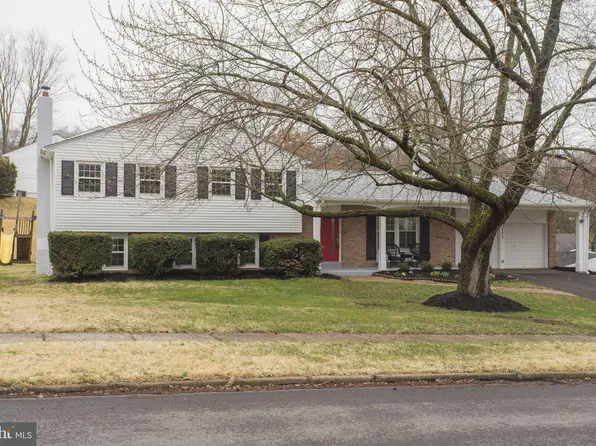 3279 Pebblewood Ln, Dresher, PA 19025