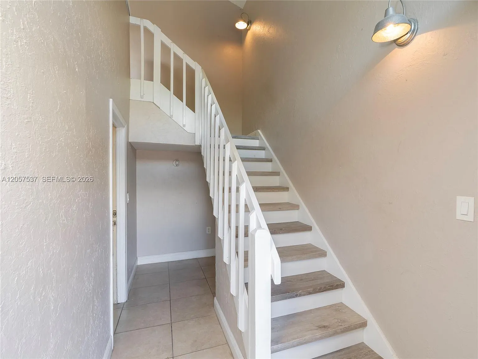 Greenglades Condo No 4 Bl — Photo 2