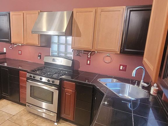 Wrap-around kitchen with lots of countertop space