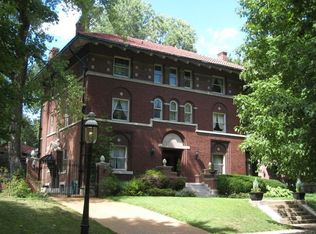 25 Kingsbury Pl, Saint Louis, MO 63112