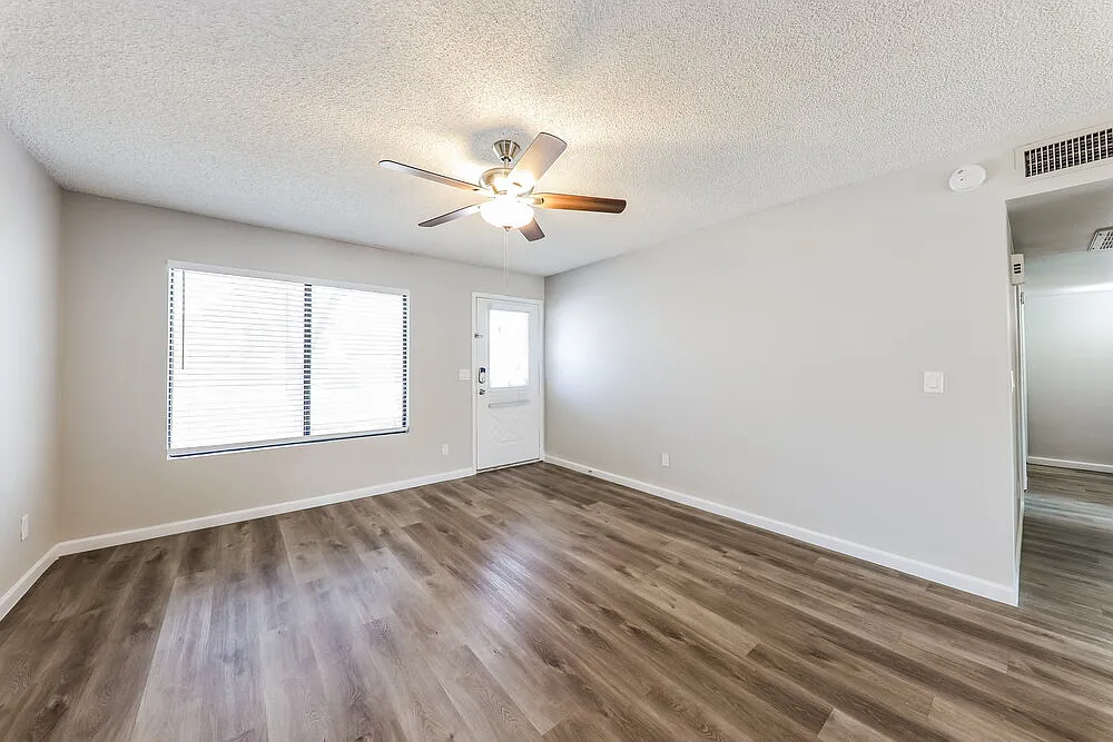 3 bed, 2.0 bath, 1308 sqft, $1,910 — Photo 4