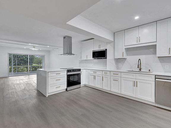 3rd image of 3100 N Palm Aire Drive #106