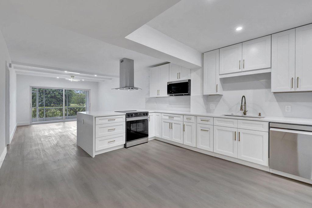3100 N Palm Aire Drive #106, photo 3