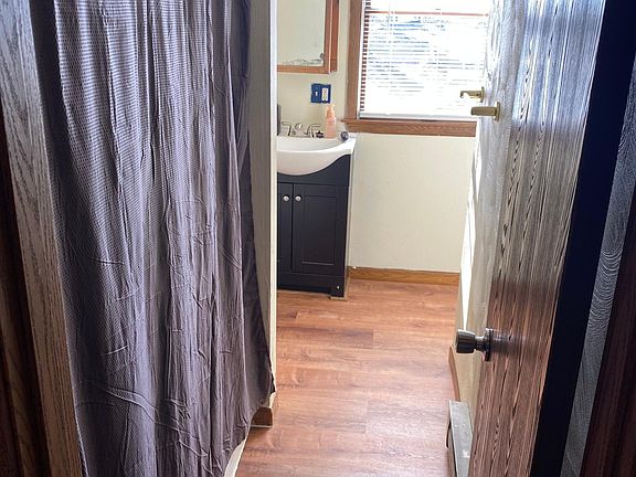 5th image of 738 Naomi St