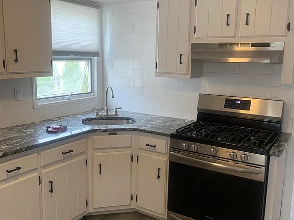 3rd image of 615 Main St #2