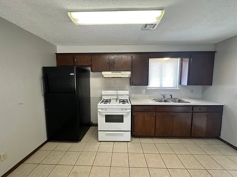 3904 Overland Dr — Photo 6
