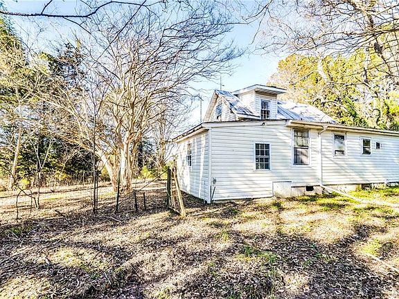 3rd image of 6169 Ramblewood Ln