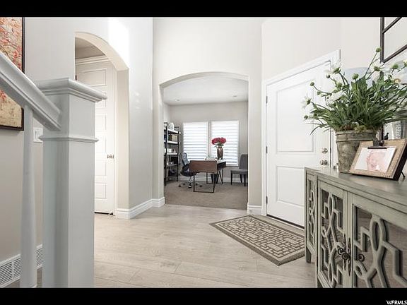 5th image of 654 E Oxford Hollow Ct