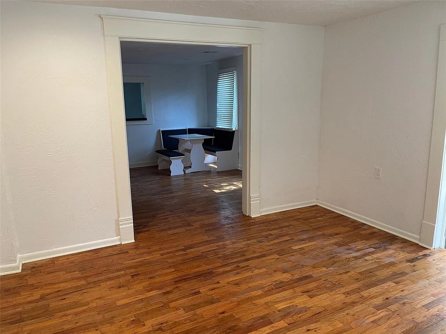 3 bed, 2.0 bath, 1321 sqft, $1,250 — Photo 2