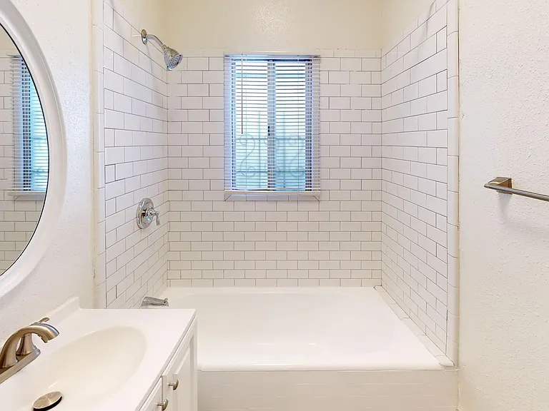 15Th - 2731 W. 15th Apts. — Photo 5