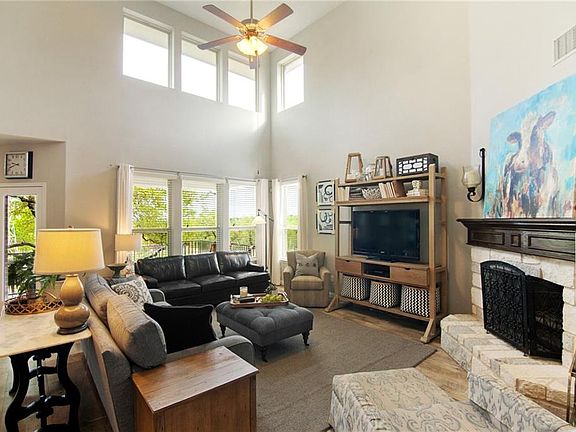 4th image of 305 Bellagio Dr