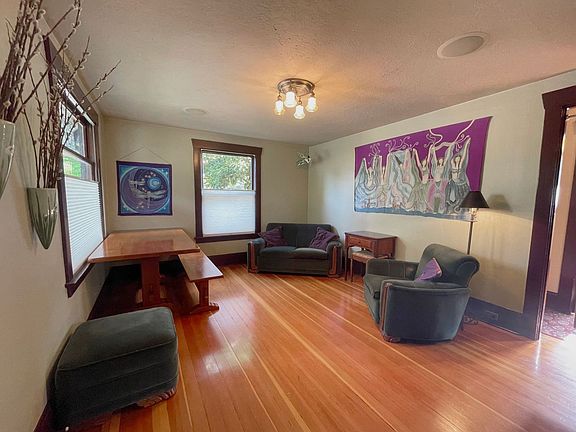 3rd image of 3100 SE Alder Ct