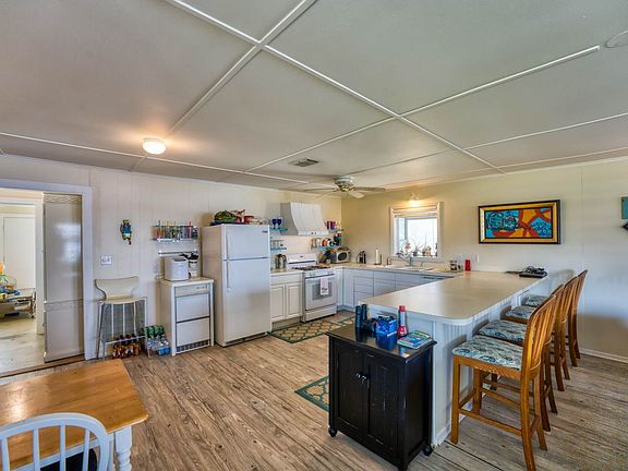 3rd image of 301 Beach Dr