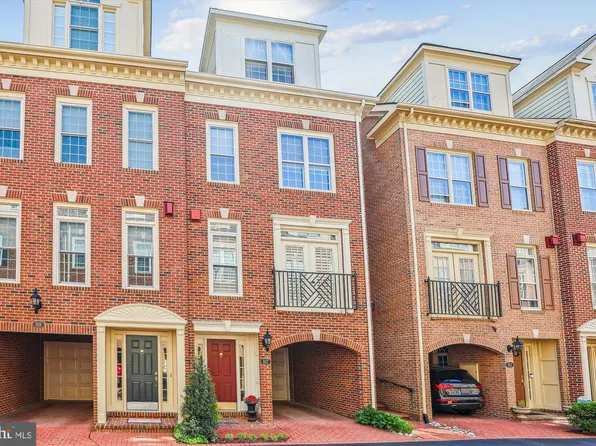 817 Water Pl, Alexandria, VA 22314