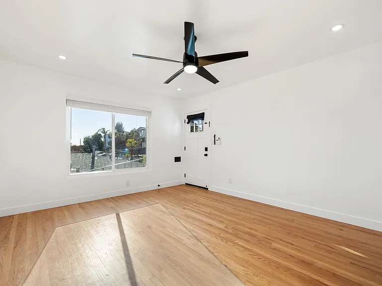 1537 Glenwood Dr — Photo 7