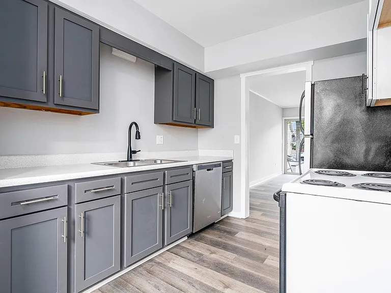 142 W 8th Ave #B — Photo 8