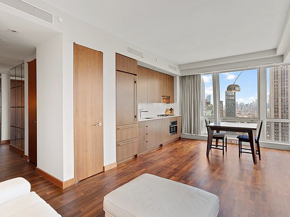 5th image of 400 5th Ave APT 50H
