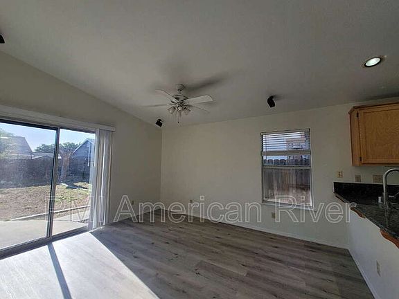 4th image of 1 Sorbell Ct