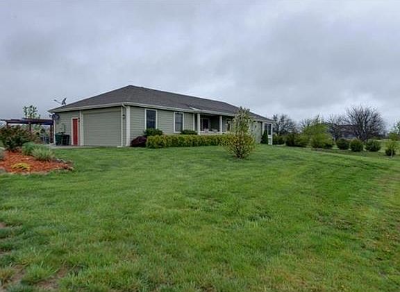 ATTACHED 2 CAR GARAGE