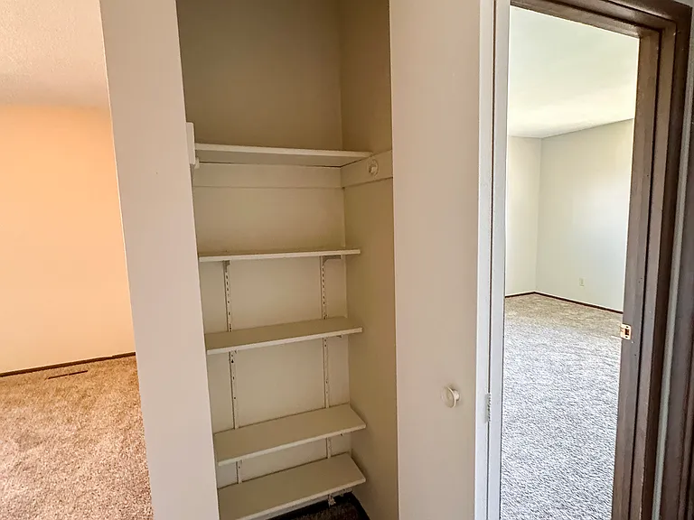 2035 Inverway Ct — Photo 12