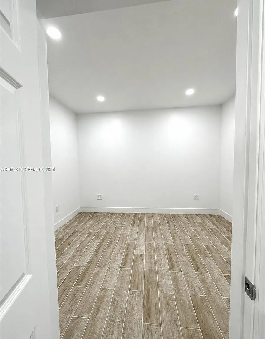 2 bed, 1.0 bath, 2936 sqft, $1,750 — Photo 2