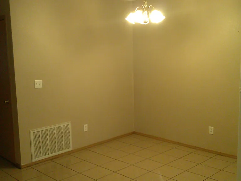 407 E Rogers St — Photo 3