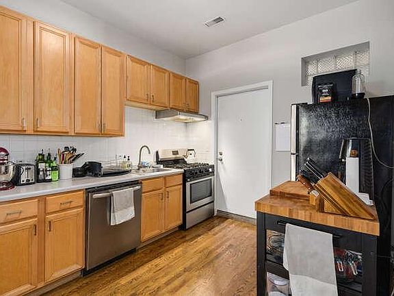 2nd image of 1454 N Fairfield Ave APT 3
