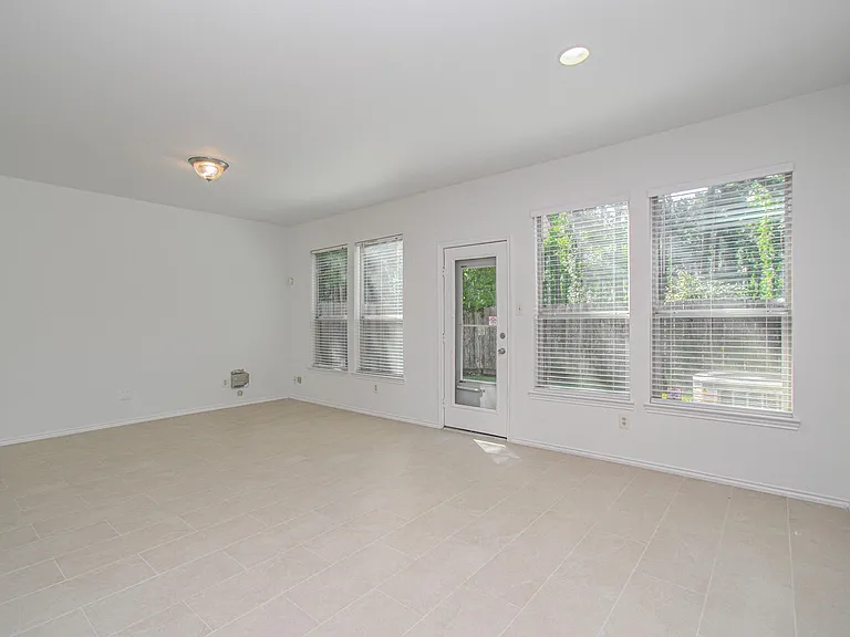 743 Hallsleigh Ln — Photo 13
