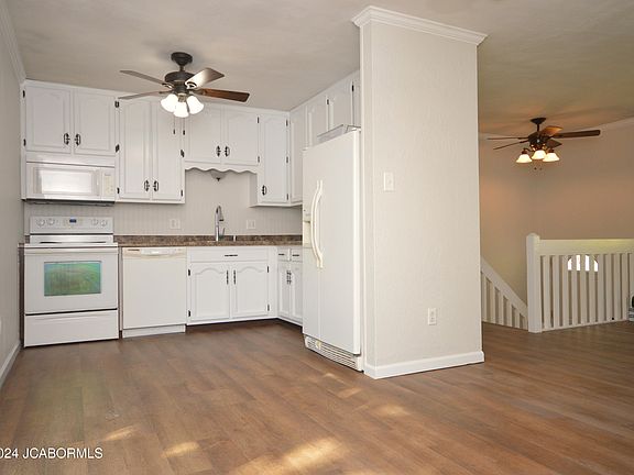 3rd image of 5523 Bradley Dr