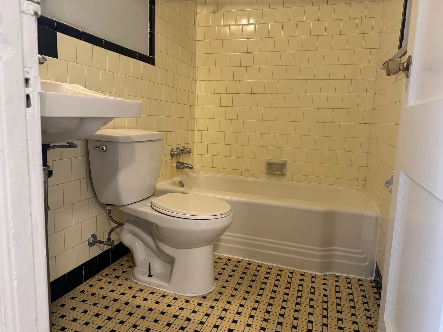 1 bed, $1,400 — Photo 2