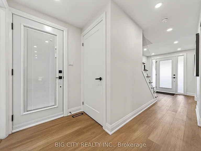 26 Carondale Cres — Photo 20