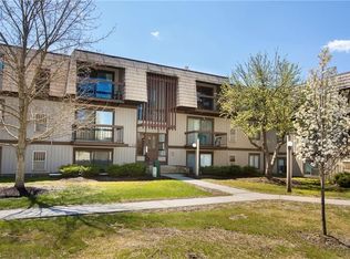 9520 Cove Dr UNIT C14, North Royalton, OH 44133