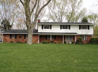5600 Royalwood Dr, Centerville, OH 45429