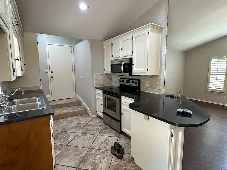 525 Ridgecrest Rd — Photo 12