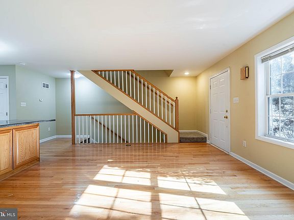 5th image of 743 Oakwood Ave