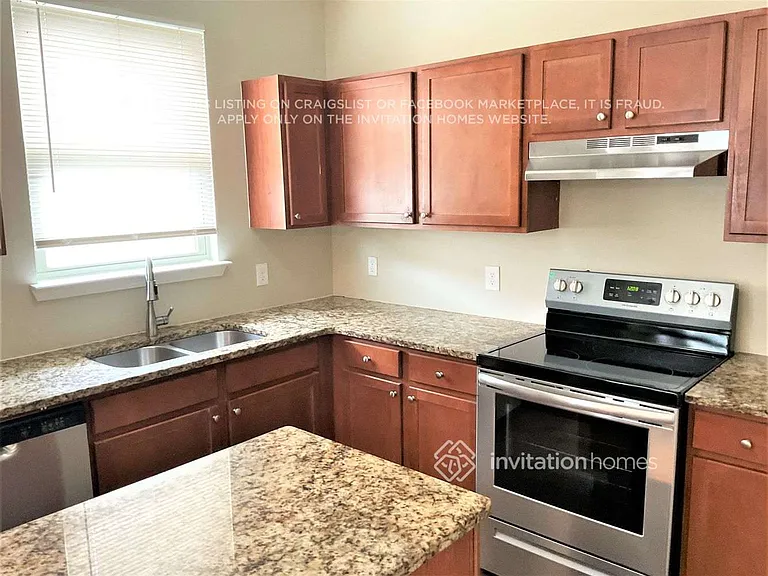490 Forrest Hills Dr — Photo 3