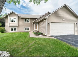 593 Middle Ln, Eagan, MN 55123