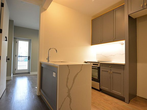 3rd image of 295 Montgomery St APT 4R