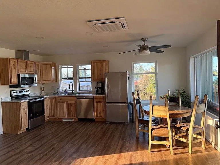 207 Fabrick St #B — Photo 2