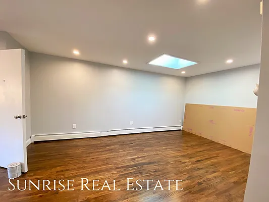 Rented by Sunrise Real Estate | media 11