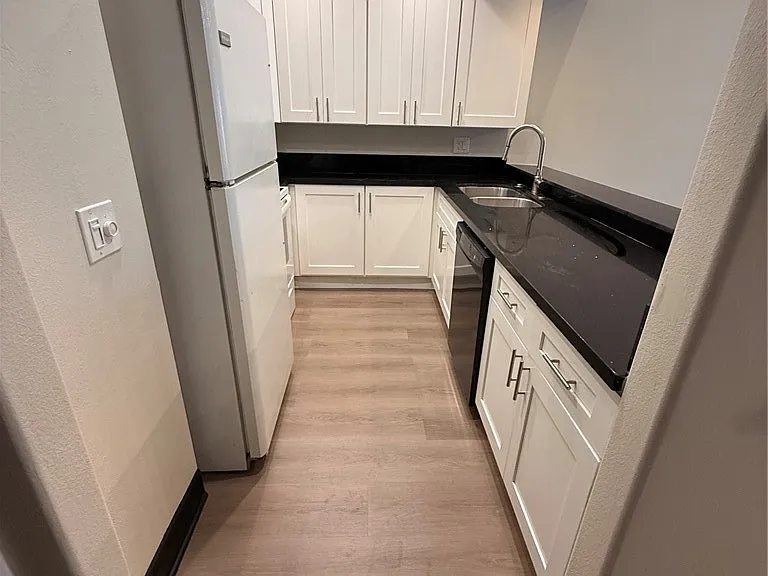 300 S Prospectors Rd — Photo 13