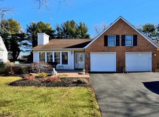 27 Standish Dr, Mount Sinai, NY 11766