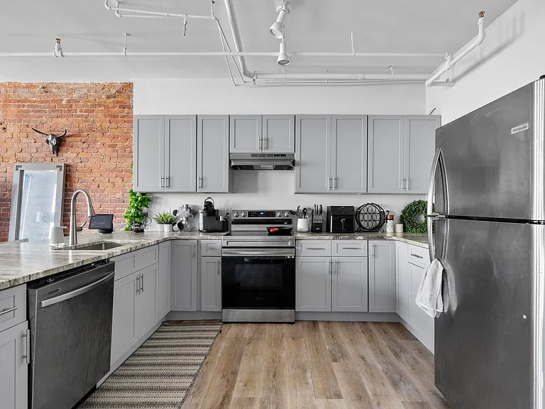 241 Asylum St #501 — Photo 2
