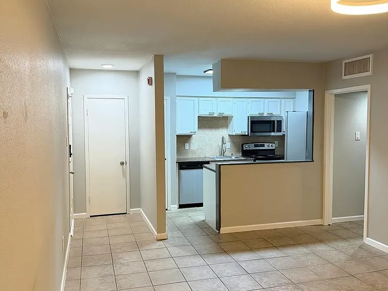 2230 S Piney Point Rd #221 — Photo 7